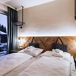 24 By Avenida - Mountain *