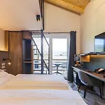 24 By Avenida - Mountain