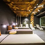 24 By Avenida - Mountain