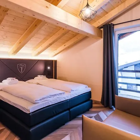 24 باي أفينيدا، ماونتن هوتل كابرون