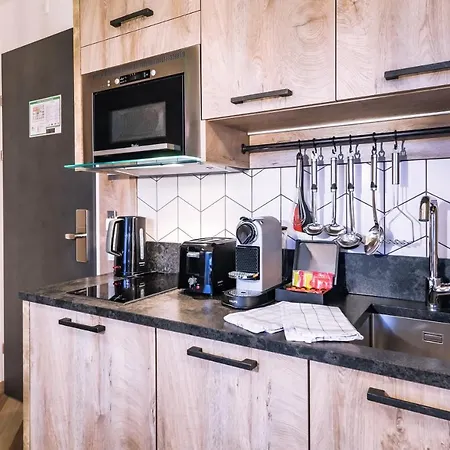 24 باي أفينيدا، ماونتن هوتل *