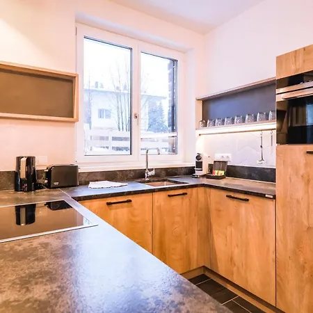 24 باي أفينيدا، ماونتن هوتل كابرون