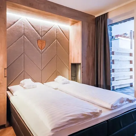 24 باي أفينيدا، ماونتن هوتل * كابرون