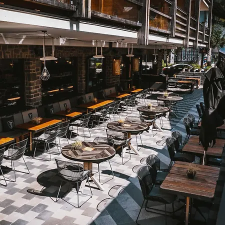 شقة 24 باي أفينيدا، ماونتن هوتل