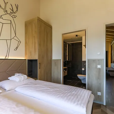 24 باي أفينيدا، ماونتن هوتل