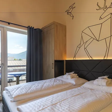 24 باي أفينيدا، ماونتن هوتل *