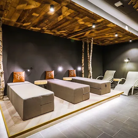 24 باي أفينيدا، ماونتن هوتل