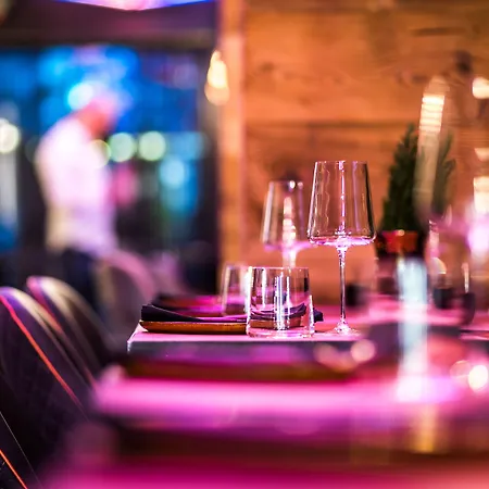 24 باي أفينيدا، ماونتن هوتل