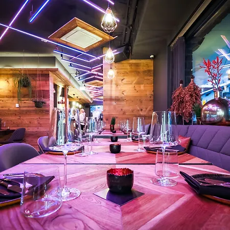 24 باي أفينيدا، ماونتن هوتل شقة *