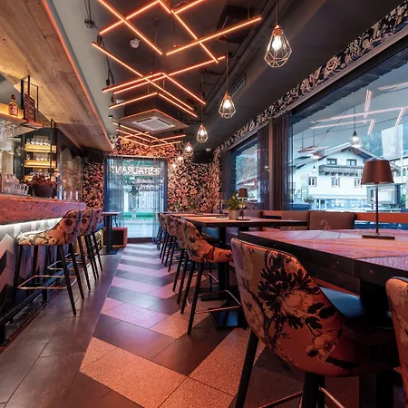 24 By Avenida - Mountain