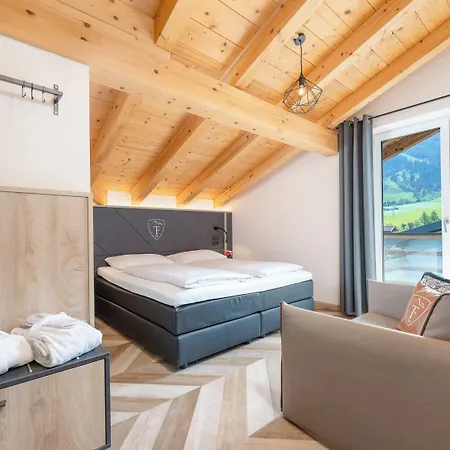 24 باي أفينيدا، ماونتن هوتل *