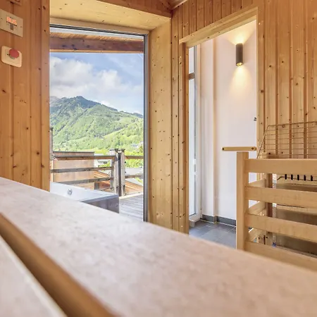 24 باي أفينيدا، ماونتن هوتل *