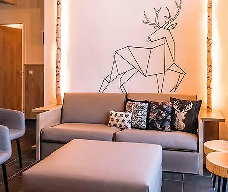 24 باي أفينيدا، ماونتن هوتل