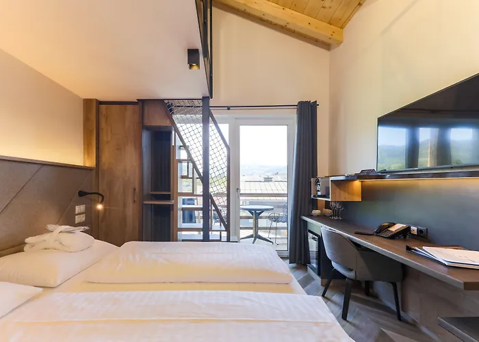 24 By Avenida - Mountain