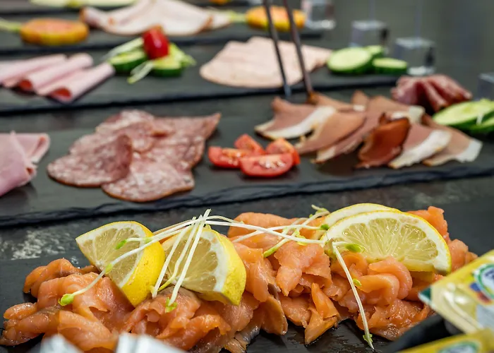 24 By Avenida - Mountain *